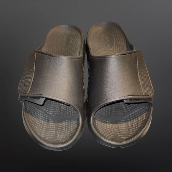 Adult Unisex Oofos OOLALA Matte Black Recovery Sandals Size M12 W14 - Picture 2 of 11